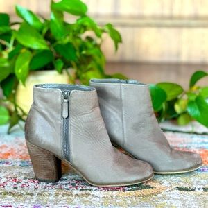 BP Nordstrom - Taupe Leather Ankle Boot - Side Zipper - Size 8 ☀️